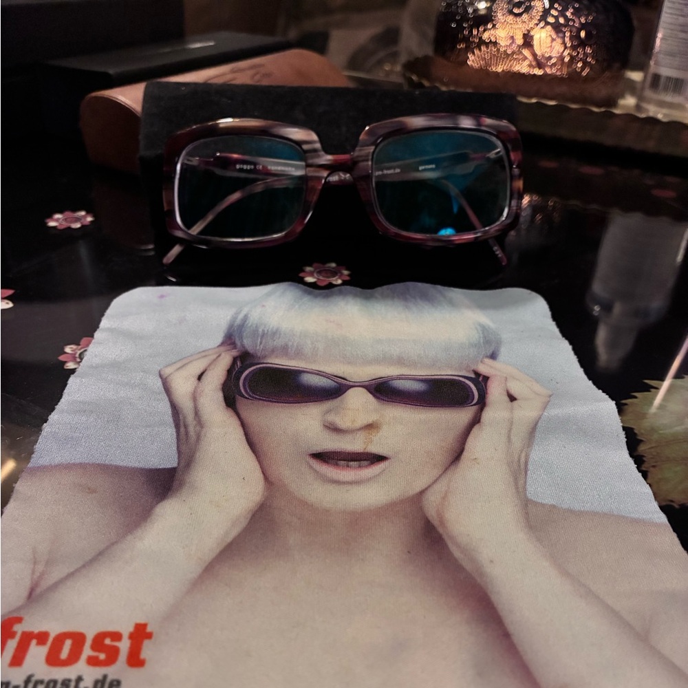 Elegant Tortoiseshell Square Glasses - image 2